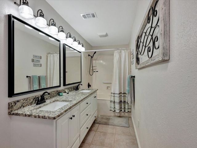 408 W Eucalyptus Street, Village Mills, TX 77663