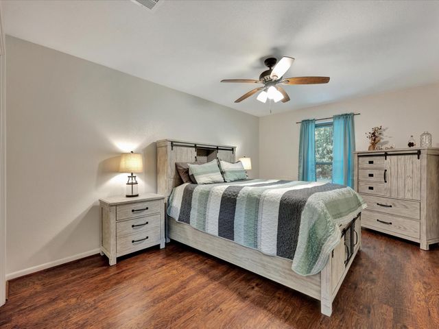 408 W Eucalyptus Street, Village Mills, TX 77663