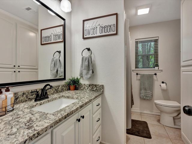 408 W Eucalyptus Street, Village Mills, TX 77663