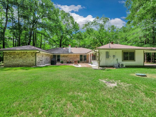 408 W Eucalyptus Street, Village Mills, TX 77663