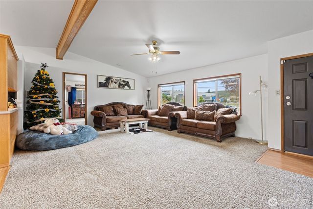 2999 Harrison Avenue, Centralia, WA 98531