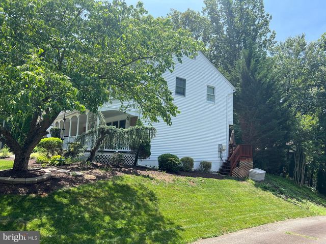 9201 BEACHWAY LN, Springfield, VA 22153
