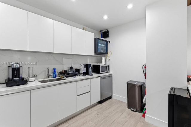 1000 Brickell Ave 11E, Miami, FL 33131