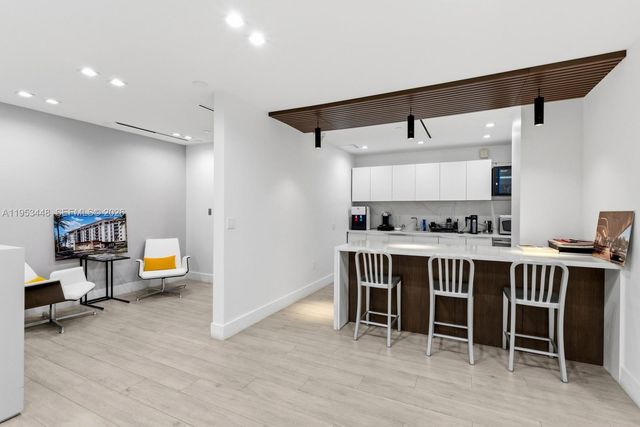 1000 Brickell Ave 11E, Miami, FL 33131