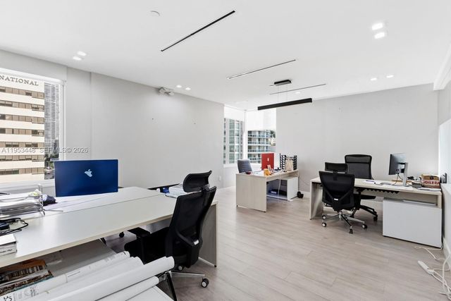 1000 Brickell Ave 11E, Miami, FL 33131