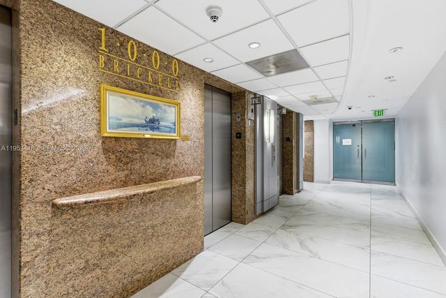 1000 Brickell Ave 11E, Miami, FL 33131