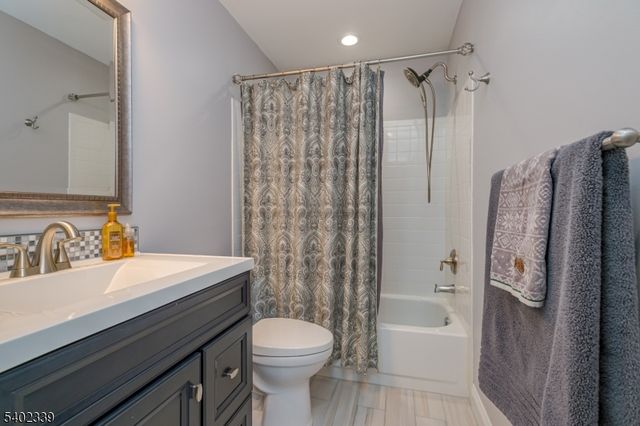 309 S Branch Dr, Readington Twp., NJ 08889