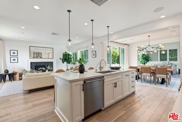 3641 Barry Avenue, Los Angeles, CA 90066