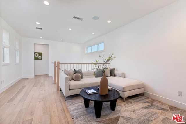 3641 Barry Avenue, Los Angeles, CA 90066