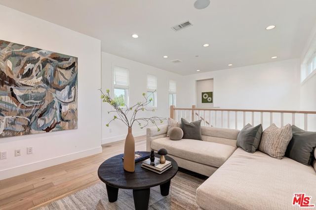 3641 Barry Avenue, Los Angeles, CA 90066