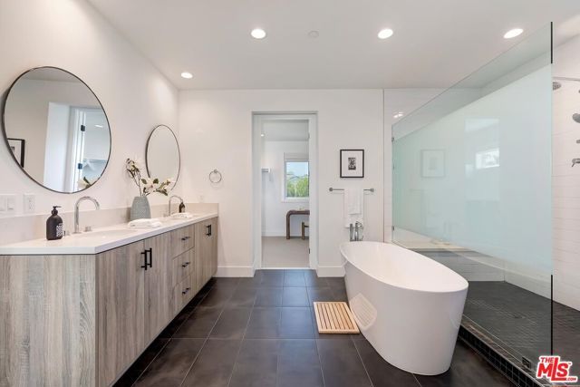 3641 Barry Avenue, Los Angeles, CA 90066