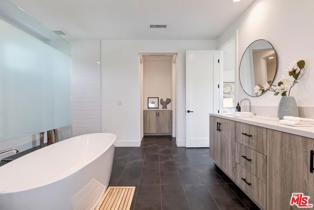 3641 Barry Avenue, Los Angeles, CA 90066