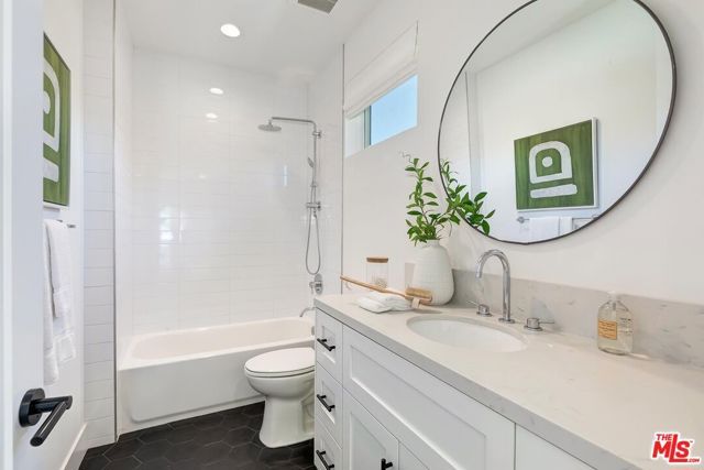 3641 Barry Avenue, Los Angeles, CA 90066