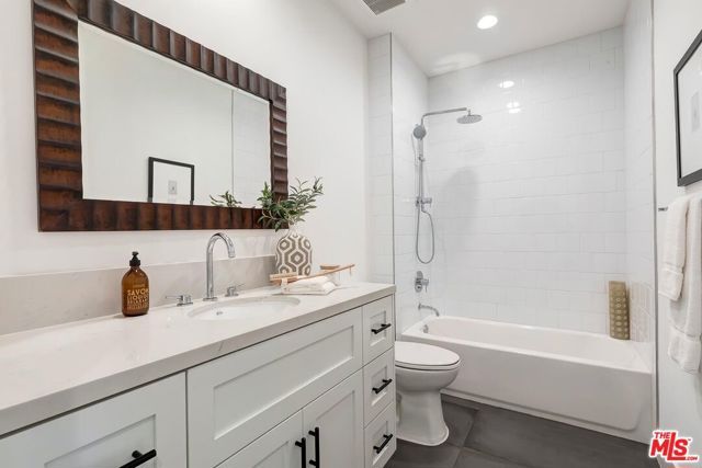 3641 Barry Avenue, Los Angeles, CA 90066