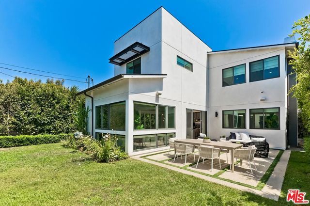 3641 Barry Avenue, Los Angeles, CA 90066