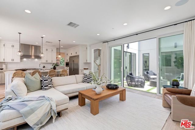 3641 Barry Avenue, Los Angeles, CA 90066