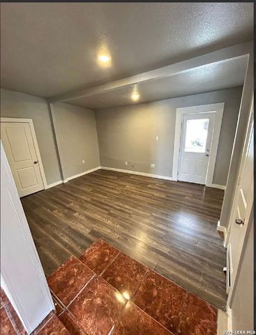 1827 DAHLGREEN AVE, San Antonio, TX 78237