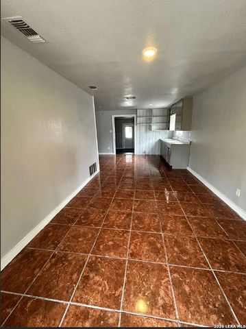 1827 DAHLGREEN AVE, San Antonio, TX 78237