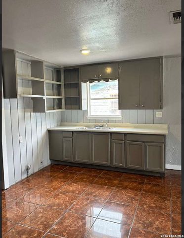 1827 DAHLGREEN AVE, San Antonio, TX 78237