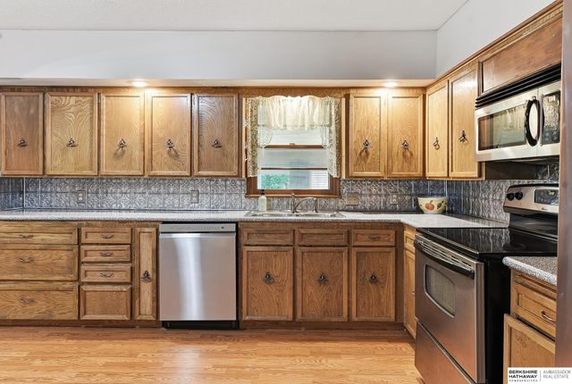 8205 Clairmont Avenue, Ralston, NE 68127