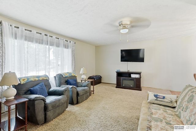 8205 Clairmont Avenue, Ralston, NE 68127