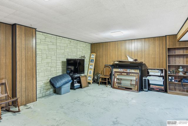 8205 Clairmont Avenue, Ralston, NE 68127