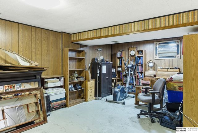 8205 Clairmont Avenue, Ralston, NE 68127