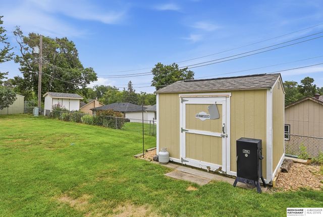 8205 Clairmont Avenue, Ralston, NE 68127
