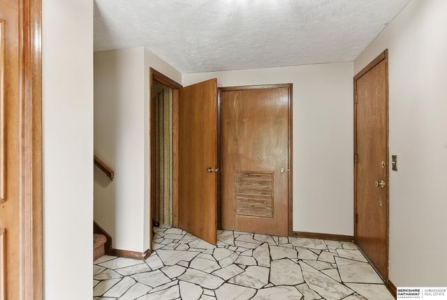 8205 Clairmont Avenue, Ralston, NE 68127