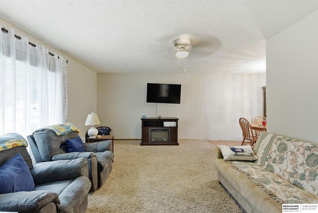 8205 Clairmont Avenue, Ralston, NE 68127