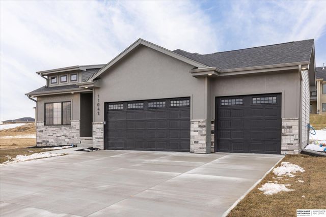 5813 N 214th Avenue Circle, Elkhorn, NE 68022