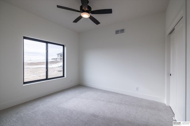 5813 N 214th Avenue Circle, Elkhorn, NE 68022