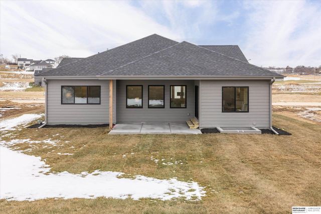 5813 N 214th Avenue Circle, Elkhorn, NE 68022
