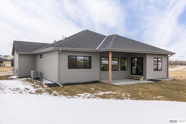 5813 N 214th Avenue Circle, Elkhorn, NE 68022