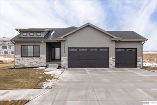 5813 N 214th Avenue Circle, Elkhorn, NE 68022