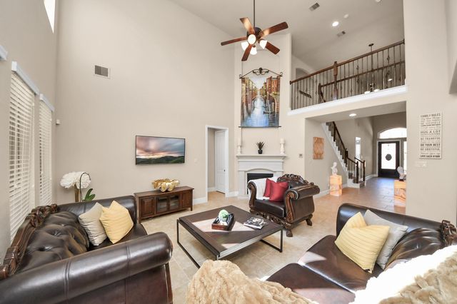 119 Meadow Run Drive, Conroe, TX 77384