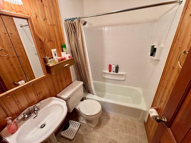 11380 Oak Grove Church Road, Poland, IN 47868