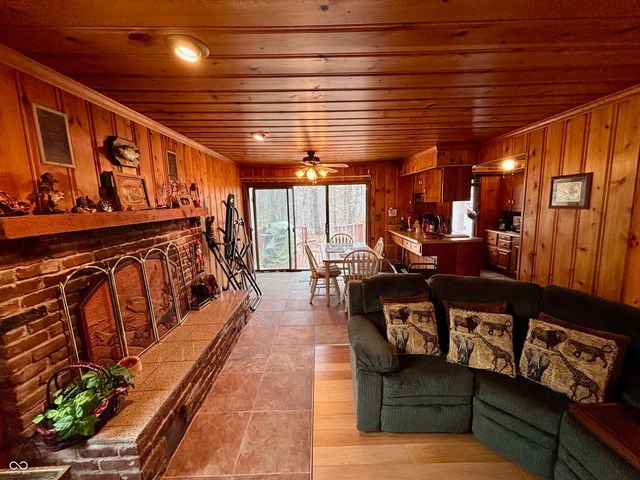 11380 Oak Grove Church Road, Poland, IN 47868