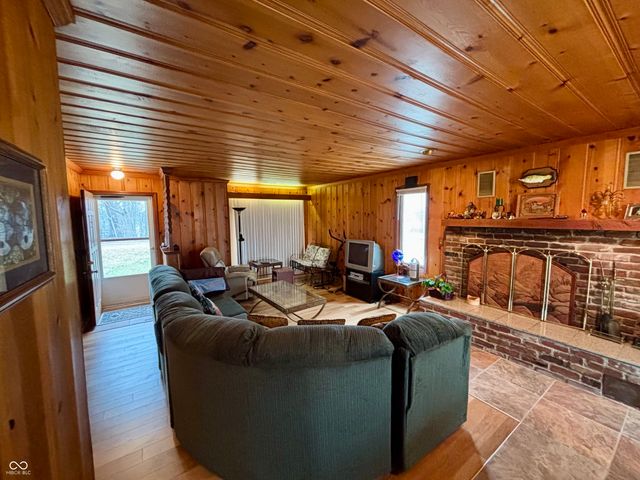 11380 Oak Grove Church Road, Poland, IN 47868