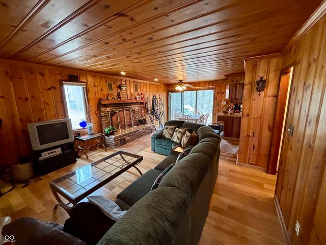 11380 Oak Grove Church Road, Poland, IN 47868