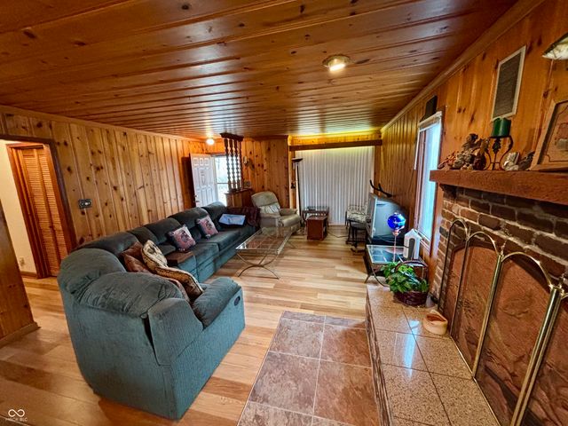 11380 Oak Grove Church Road, Poland, IN 47868