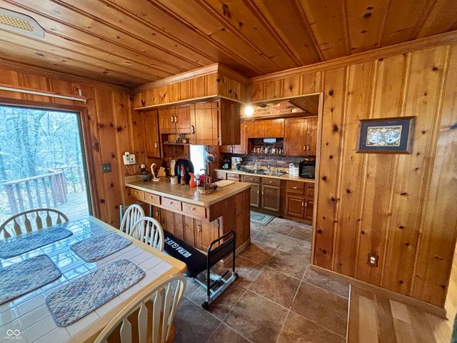 11380 Oak Grove Church Road, Poland, IN 47868