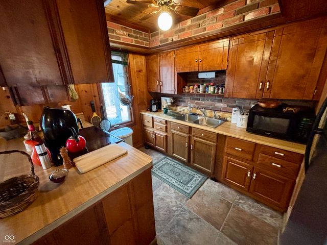 11380 Oak Grove Church Road, Poland, IN 47868