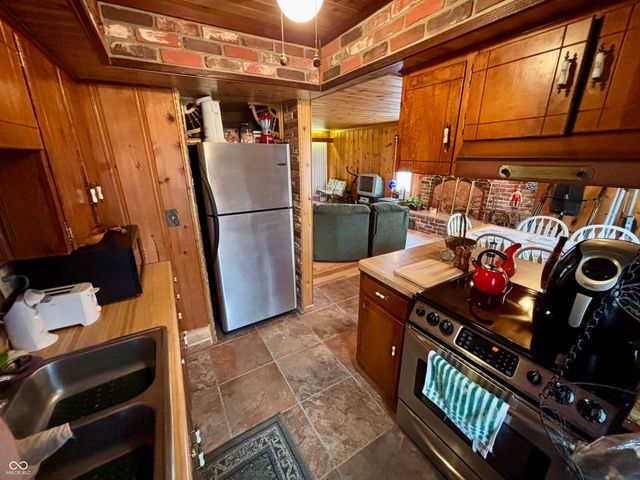 11380 Oak Grove Church Road, Poland, IN 47868