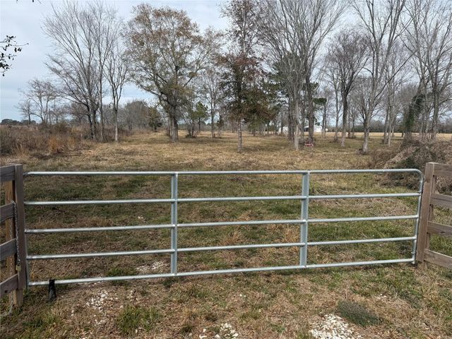 32186 Howell Road, Waller, TX 77484
