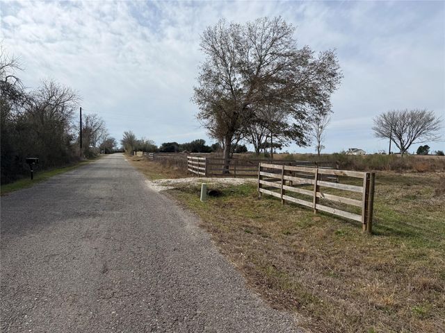 32186 Howell Road, Waller, TX 77484
