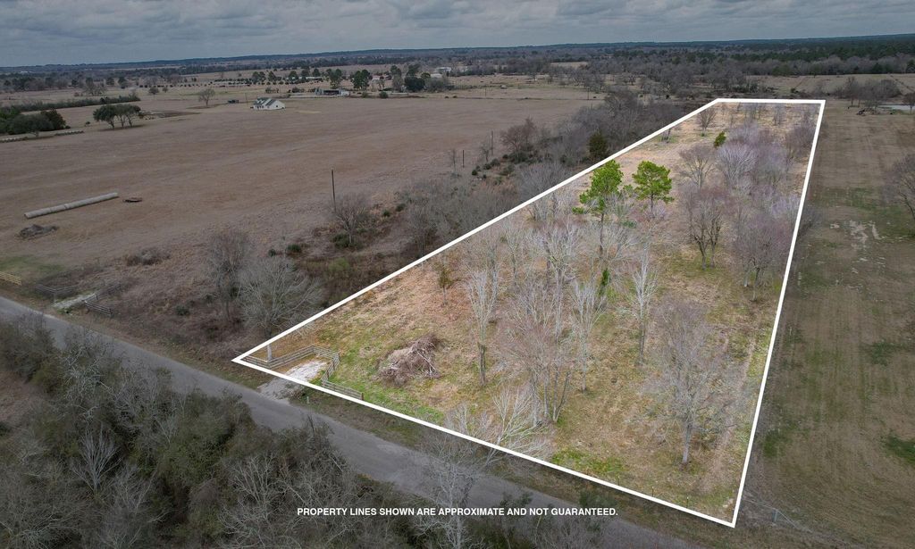 32186 Howell Road, Waller, TX 77484