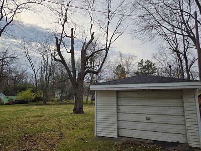 25438 4th Street, Grosse Ile, MI 48138