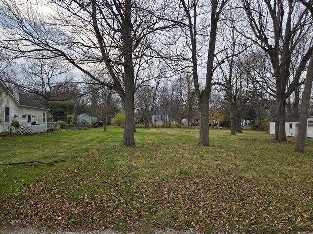 25438 4th Street, Grosse Ile, MI 48138