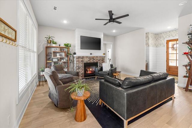 9 Whithorn Circle, Bella Vista, AR 72715